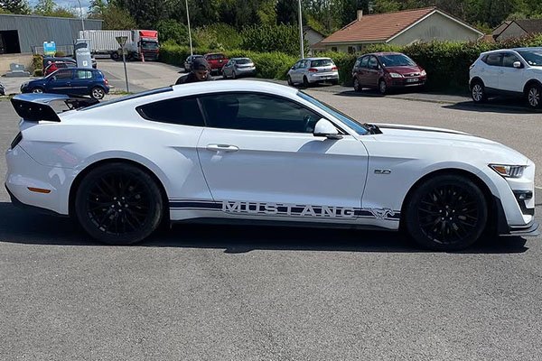 Vitres teintees_Mustang blanche_KBR Corp